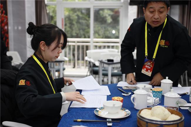 吉杯”四川省第七届团餐厨王争霸赛圆满闭幕冰球突破2024~2025年味美四川“豪(图7)