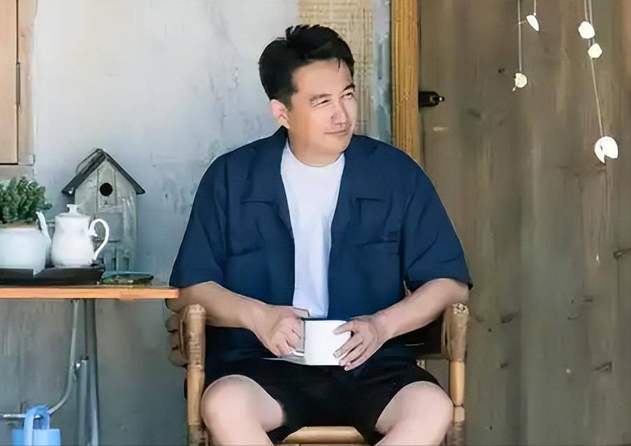 药曾被曝有心脏病55岁黄磊现状堪忧冰球突