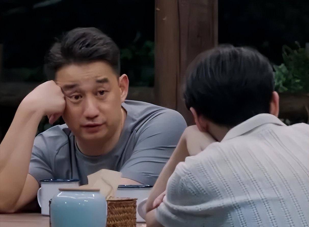 药曾被曝有心脏病55岁黄磊现状堪忧冰球突破豪华版睡前戴呼吸机每天一把(图2)