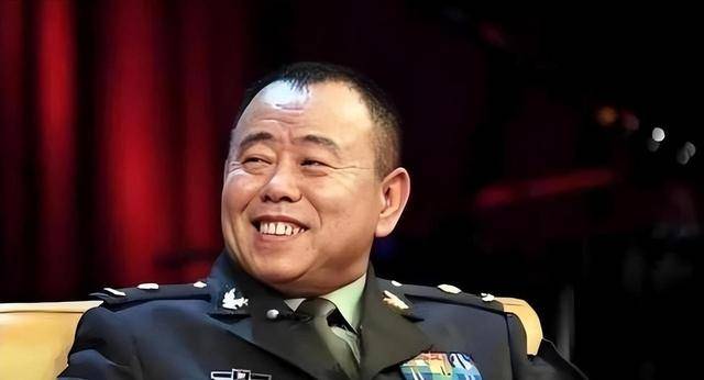 正师级待遇潘长江身上哪个标签是真的冰球突破游戏4个老婆全家移民享受(图3)